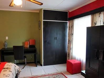 A Knights Rest Guesthouse Претория Экстерьер фото